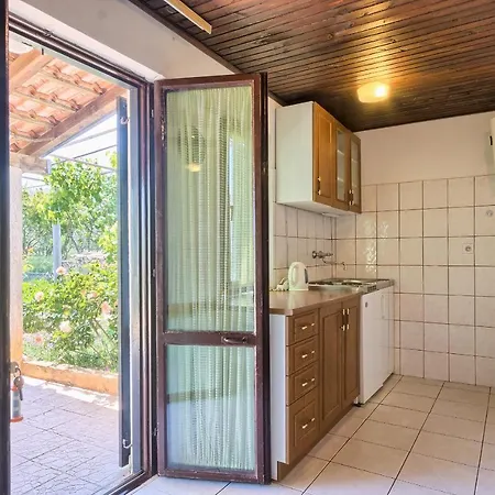Apartment With A Parking Space Banjole, Pula - 7487